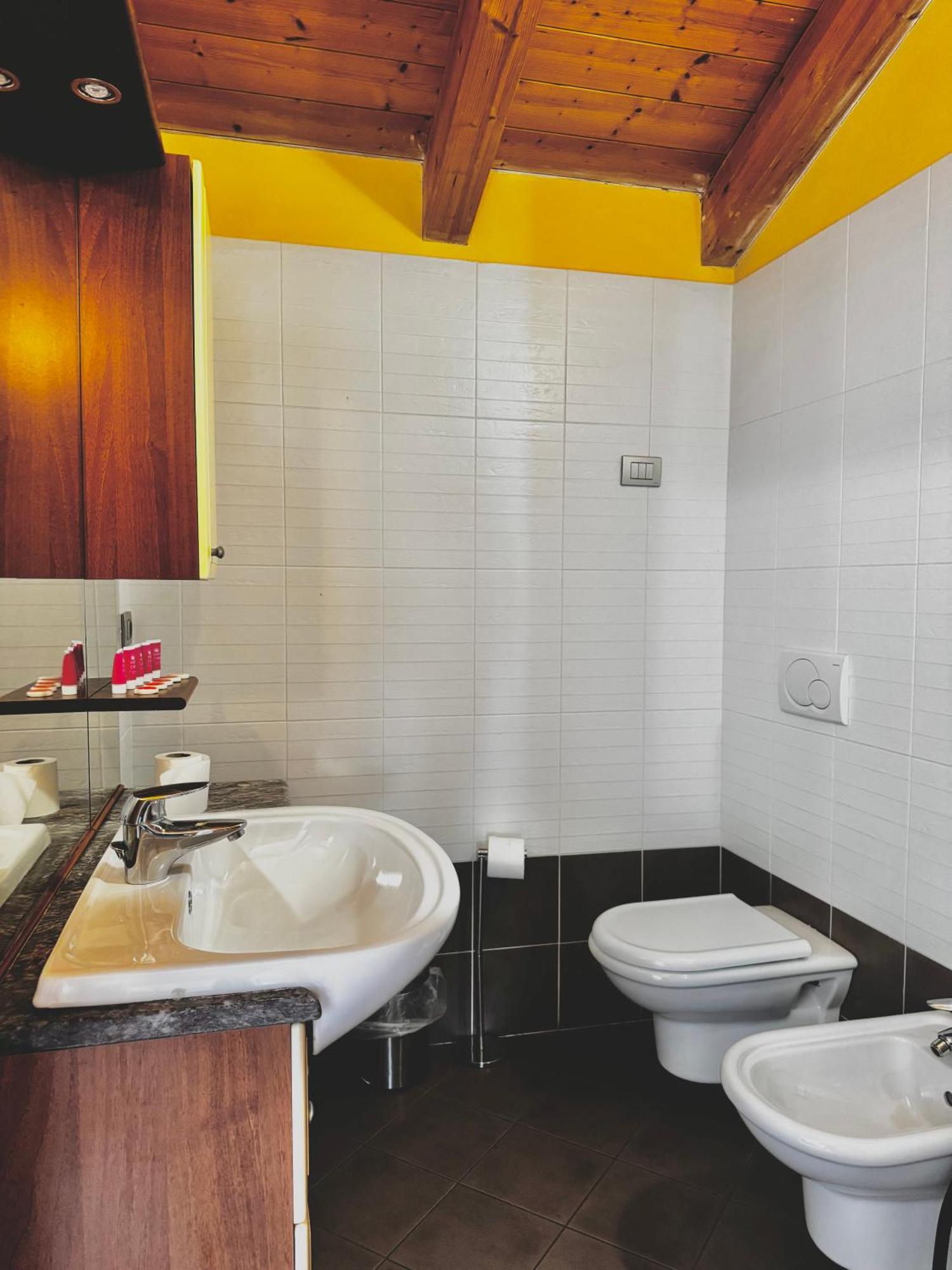 Sweet Spot Aparthotel Riva del Garda Exterior foto